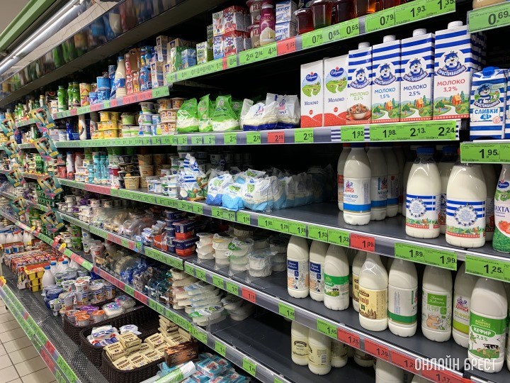 Профсоюзы вновь проверили цены: подорожали мука, сметана и твердый сыр