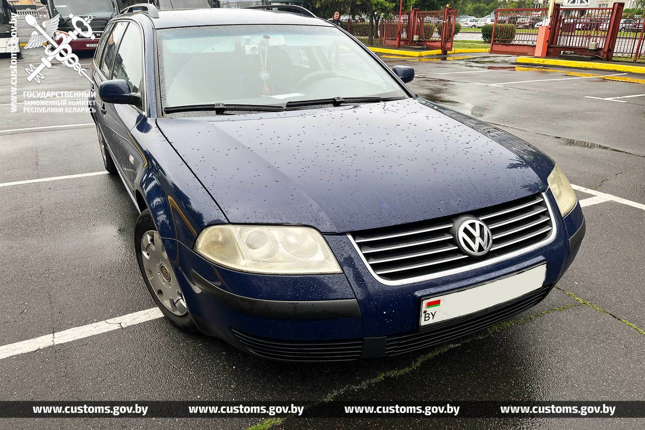 Таможенники остановили машину, напичканную немаркированным элитным алкоголем