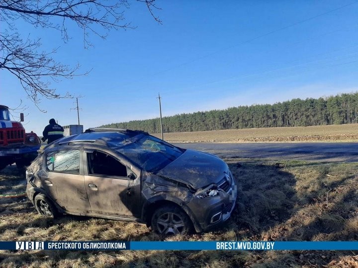 Автомобиль перевернулся. Под Брестом произошло серьёзное ДТП