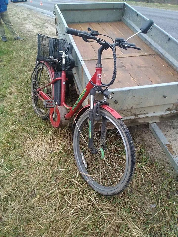 Во время движения от «Москвича» отсоединился прицеп и сбил велосипедистку