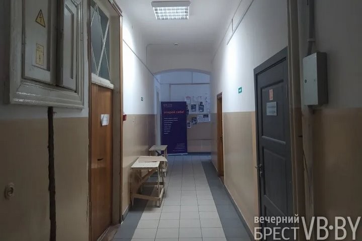 «Здесь суда нет». В бывшем здании Фемиды в Бресте на Леваневского сейчас слышны детские голоса