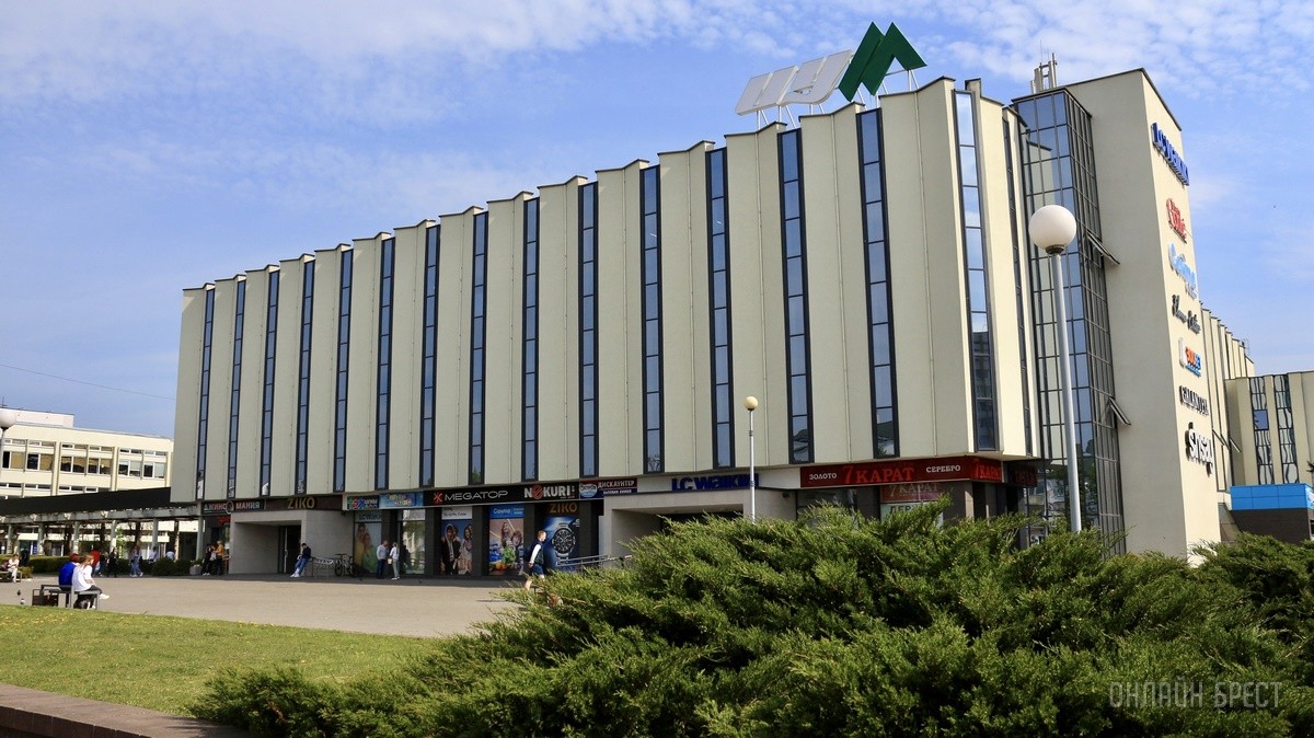 Соберите свой безупречный образ с иголочки в «ЦУМе», на третьем этаже. Готовимся к выпускным, линейкам, свадьбам