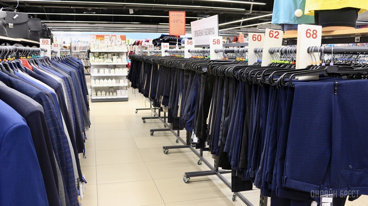 Соберите свой безупречный образ с иголочки в «ЦУМе», на третьем этаже. Готовимся к выпускным, линейкам, свадьбам