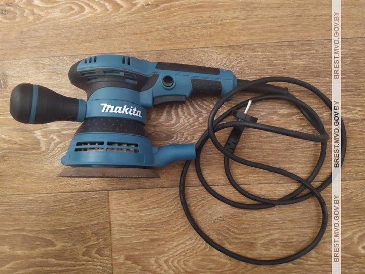 У жителя Бреста украли шлифовальную и обрезную машинки