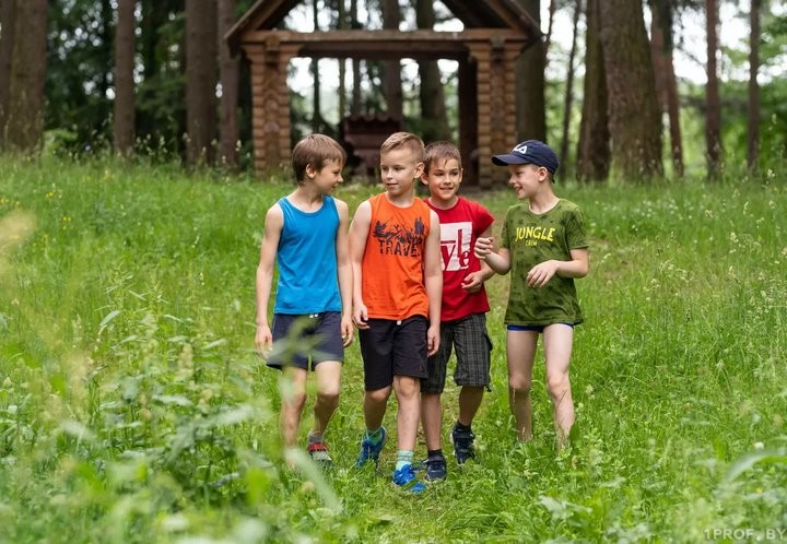 Путевка в детский лагерь в Беларуси в 2022 году: сколько стоит и как можно снизить цену?