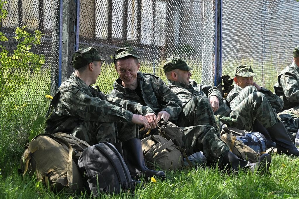 О чем говорят в территориальных войсках Беларуси? Репортаж из Кобринского района