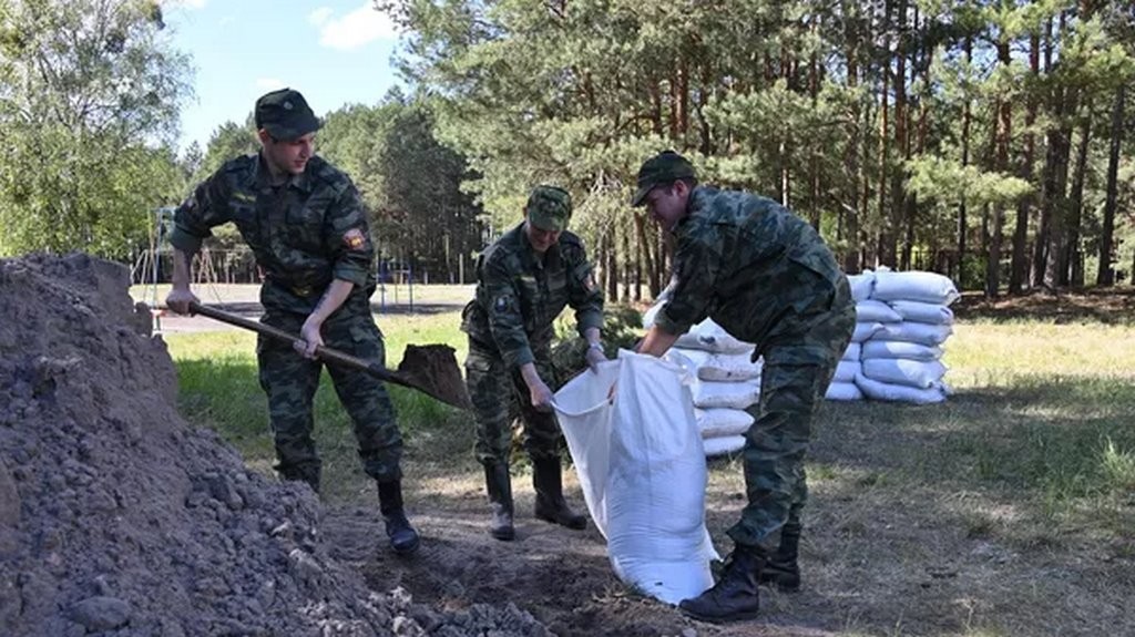 О чем говорят в территориальных войсках Беларуси? Репортаж из Кобринского района