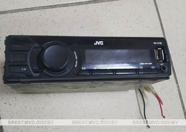 В Дрогичине 22-летний парень похищал вещи и запчасти из транспортных средств на стоянке