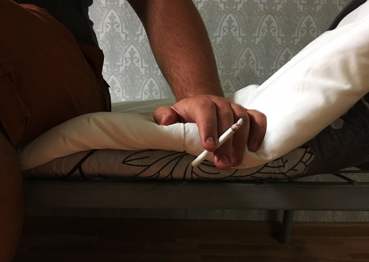 В Березе мужчина получил ожоги из-за сигареты