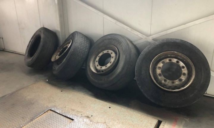 Белорус вез в колесах своего грузовика 7600 пачек сигарет