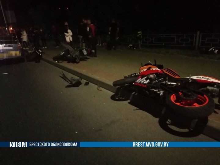 В Бресте водитель такси въехал в мотоциклистов, оформлявших Европротокол
