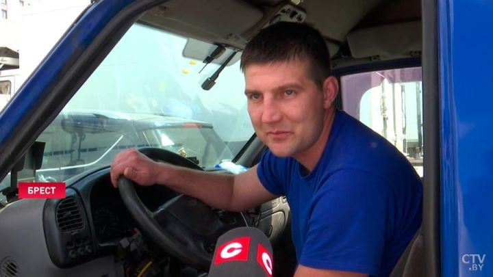 В Бресте на оживлённых перекрёстках установили «умную» систему управления светофорами. Что говорят водители?