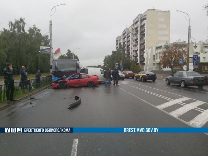 Подробности ДТП в Кобрине с участием 4 машин