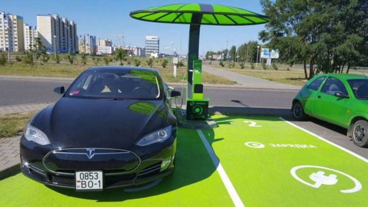 Власти Беларуси продлят льготы на ввоз электромобилей