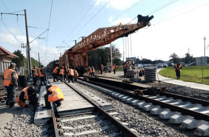 Как в Березе ремонтировали ж/д переезд