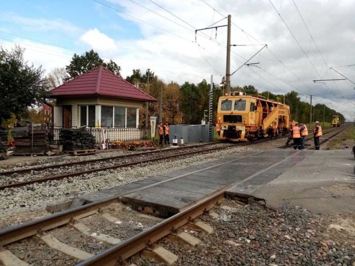 Как в Березе ремонтировали ж/д переезд