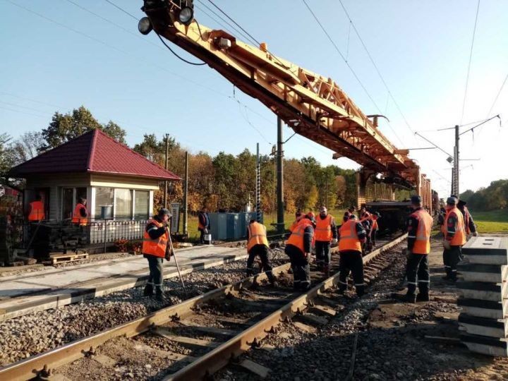 Как в Березе ремонтировали ж/д переезд