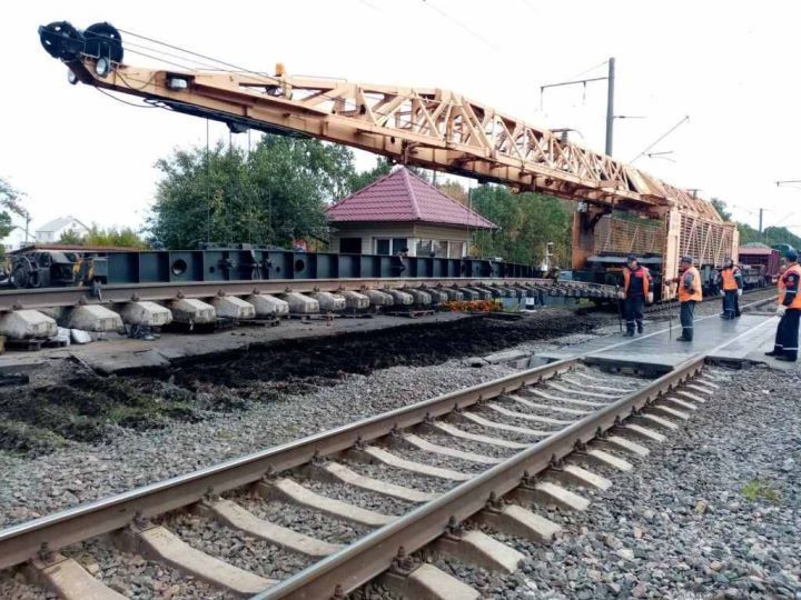 Как в Березе ремонтировали ж/д переезд