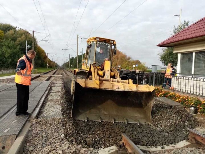 Как в Березе ремонтировали ж/д переезд