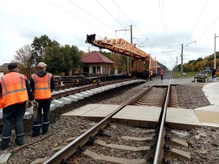 Как в Березе ремонтировали ж/д переезд