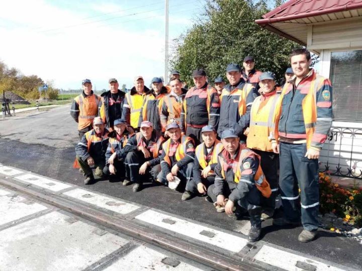 Как в Березе ремонтировали ж/д переезд