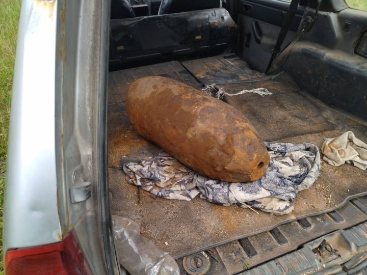 В Брестской области грибник нашел авиабомбу и привез в багажнике авто домой (Появились фото)