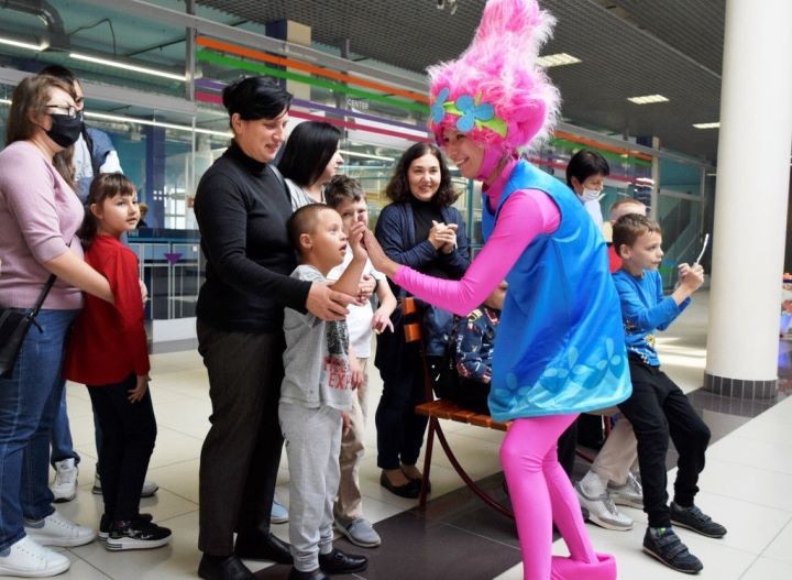 В Бресте к новому учебному году дарили улыбки детям