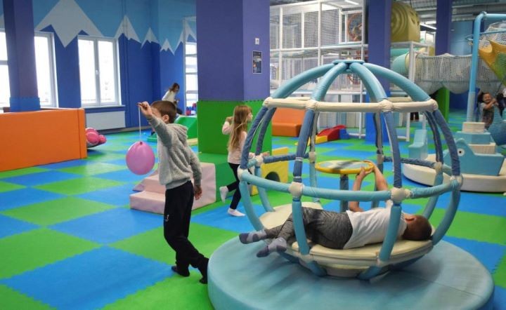 В Бресте к новому учебному году дарили улыбки детям