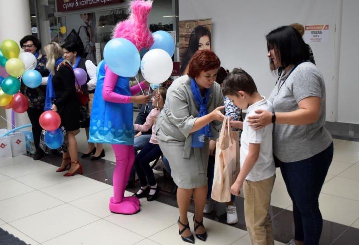 В Бресте к новому учебному году дарили улыбки детям