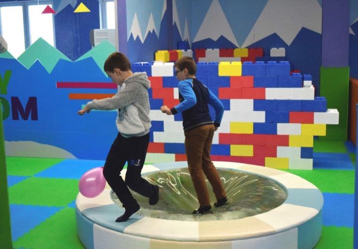 В Бресте к новому учебному году дарили улыбки детям