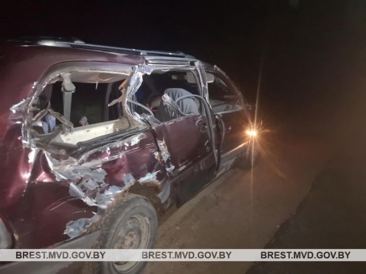 Брестская область: в результате столкновения авто с трактором травмирован пассажир