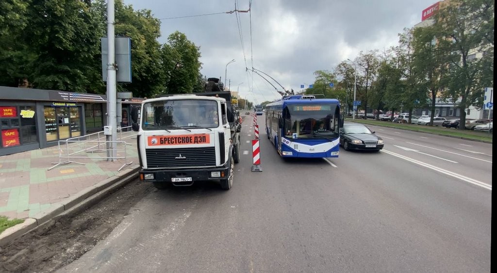 Остановку «ЦУМ» сегодня откроют, а «Проспект Машерова» закроют с двух сторон