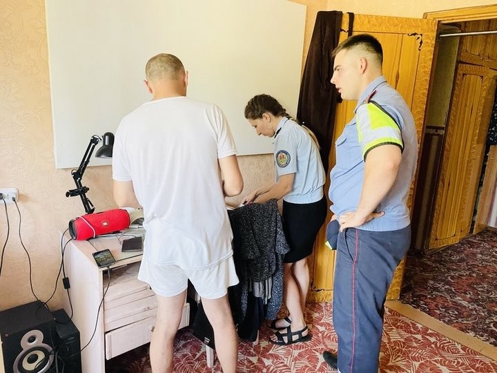 Инспекторы внезапно пришли домой к водителям, забывшим заплатить штраф, и арестовали их имущество