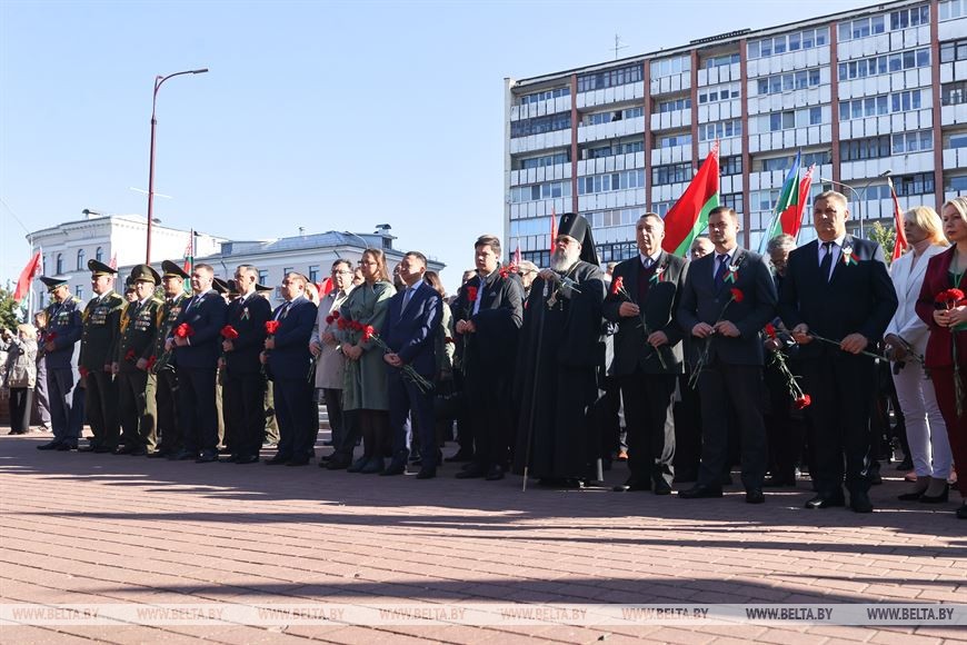 В Бресте реконструировали памятник на братской могиле советских воинов-освободителей, погибших в 1939 и 1944-1945 годах