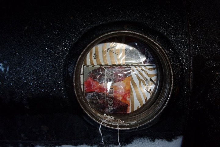 Водитель VW Touran хотел провезти в газовых баллонах сигареты на 5800 евро, но не получилось