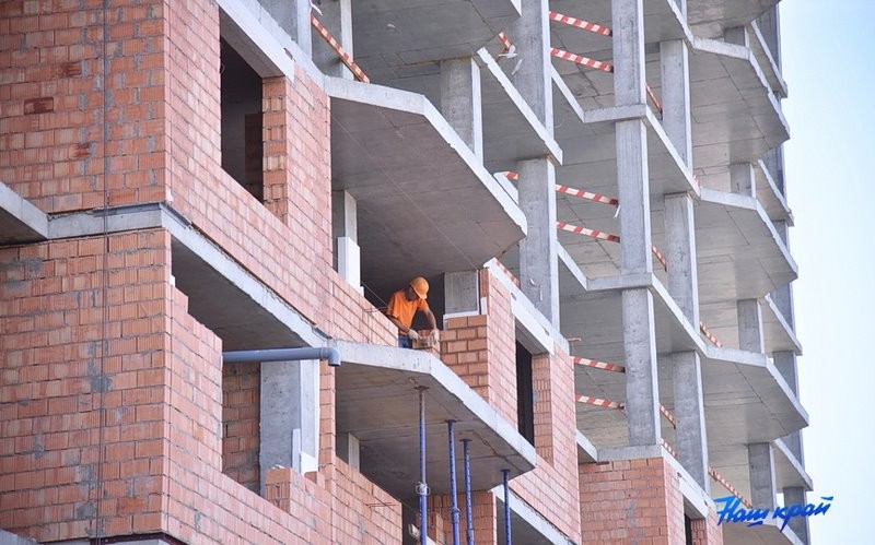 Посмотрели, как строится первый в Барановичах монолитный жилой дом
