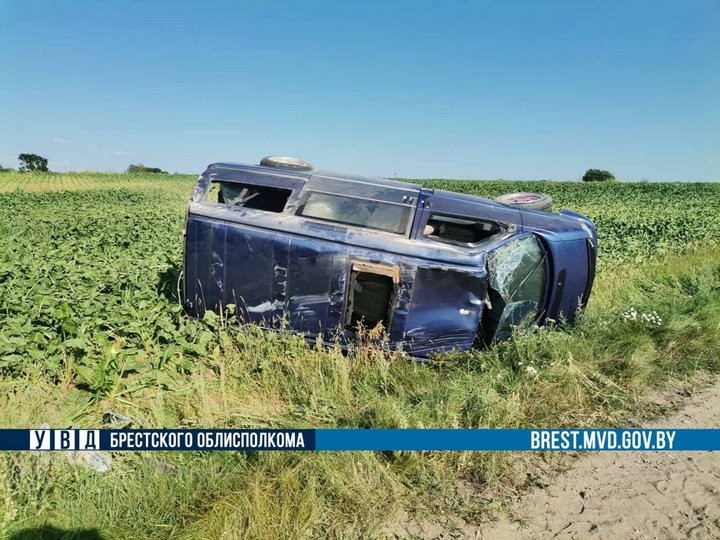 В Брестской области перевернулся микроавтобус