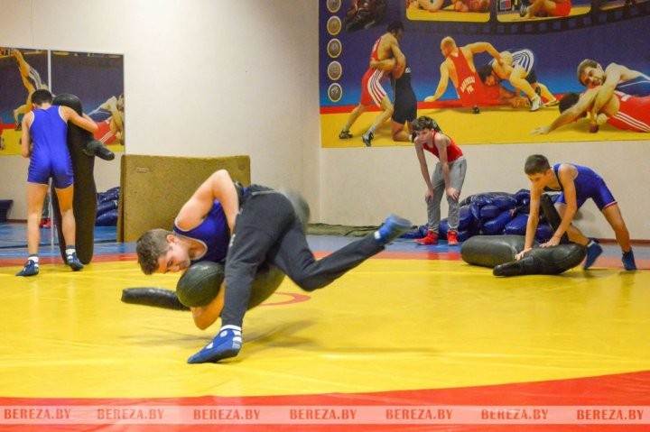 Как минчанин Андрей Бахур стал тренером березовских борцов