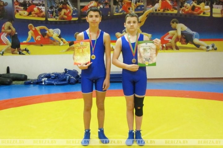 Как минчанин Андрей Бахур стал тренером березовских борцов