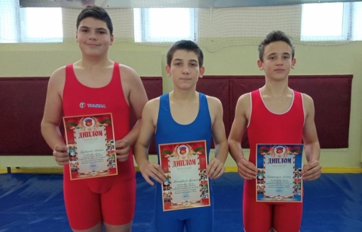 Как минчанин Андрей Бахур стал тренером березовских борцов