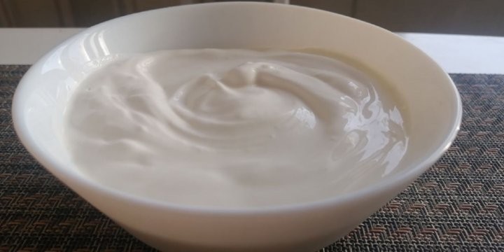 Помните, мы писали про ненастоящую сгущенку? А вот какой продается заменитель сметаны