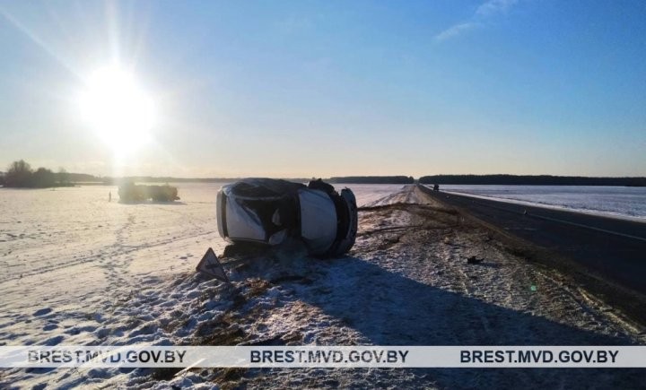 Большегруз и легковушка столкнулись под Пинском