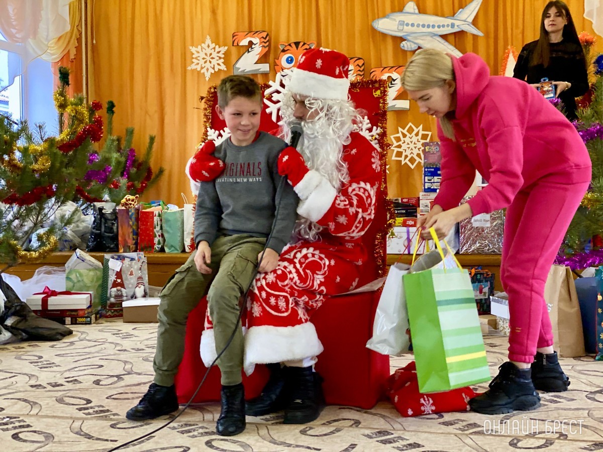 32 письма, 32 исполнения желаний и море позитива! Большой новогодний фотоотчёт из Дивинского детского дома (Брестская область)