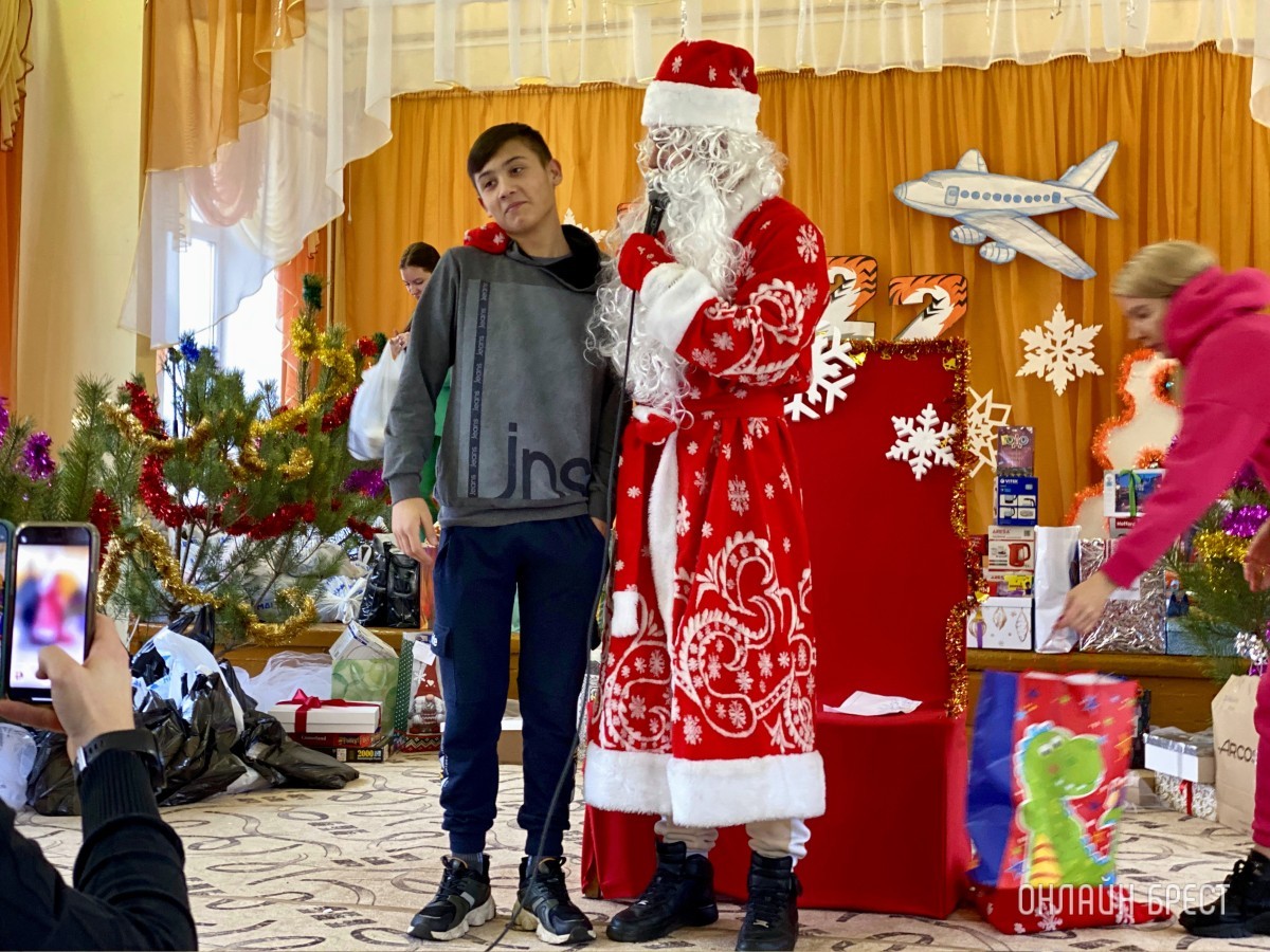 32 письма, 32 исполнения желаний и море позитива! Большой новогодний фотоотчёт из Дивинского детского дома (Брестская область)
