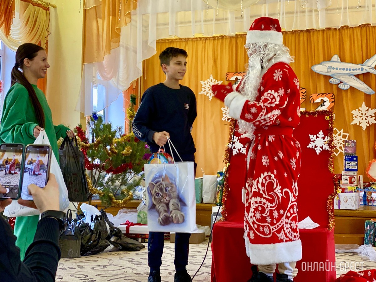 32 письма, 32 исполнения желаний и море позитива! Большой новогодний фотоотчёт из Дивинского детского дома (Брестская область)