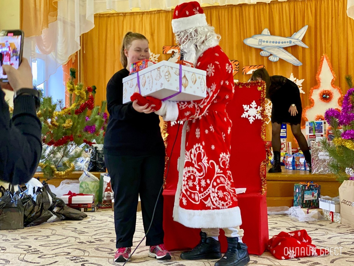 32 письма, 32 исполнения желаний и море позитива! Большой новогодний фотоотчёт из Дивинского детского дома (Брестская область)