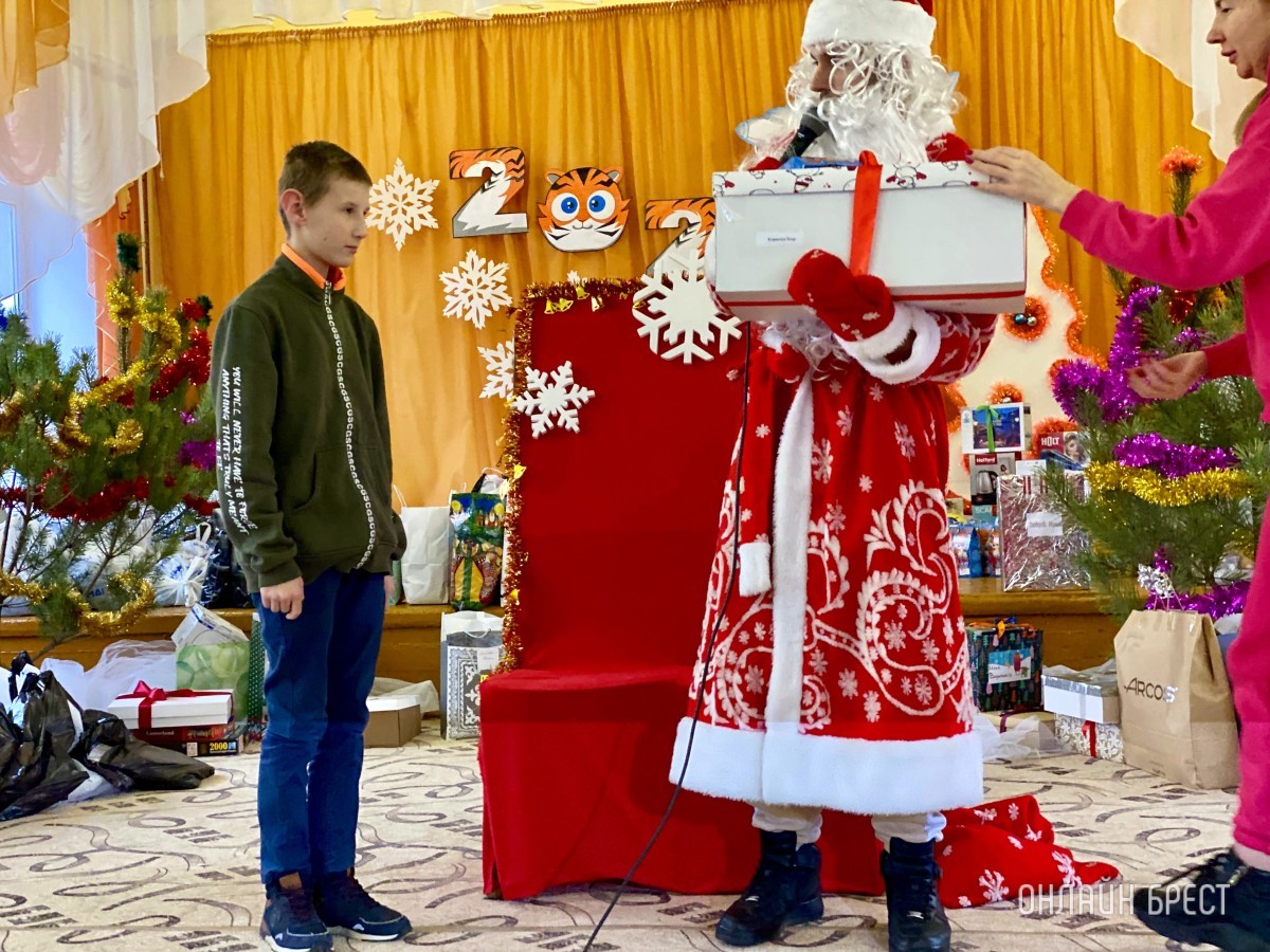 32 письма, 32 исполнения желаний и море позитива! Большой новогодний фотоотчёт из Дивинского детского дома (Брестская область)