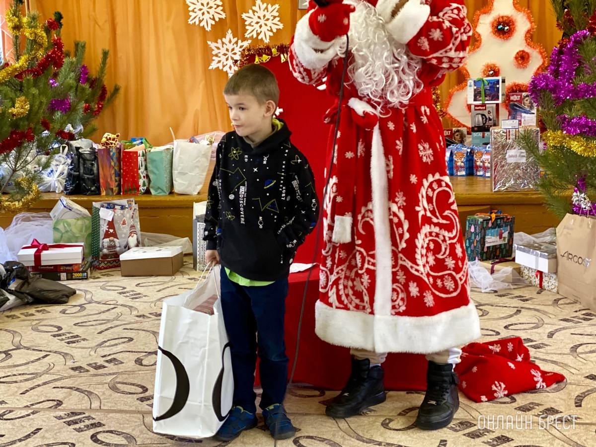 32 письма, 32 исполнения желаний и море позитива! Большой новогодний фотоотчёт из Дивинского детского дома (Брестская область)