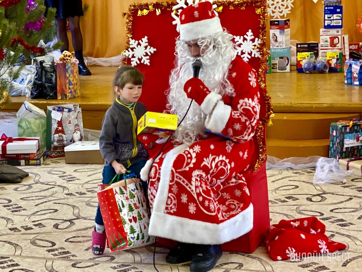 32 письма, 32 исполнения желаний и море позитива! Большой новогодний фотоотчёт из Дивинского детского дома (Брестская область)