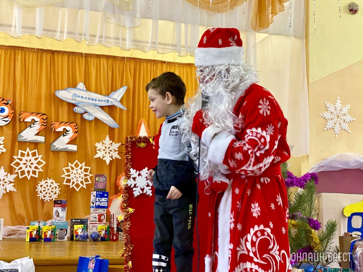 32 письма, 32 исполнения желаний и море позитива! Большой новогодний фотоотчёт из Дивинского детского дома (Брестская область)
